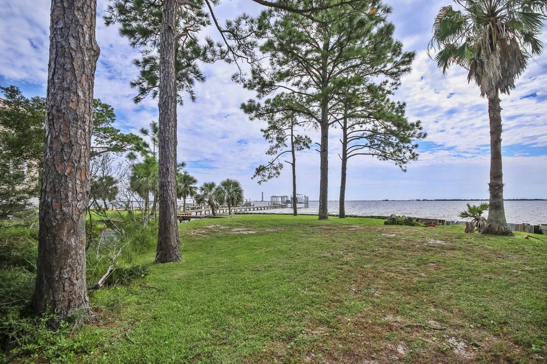 435 Atwater Court, Mary Esther, FL 32569