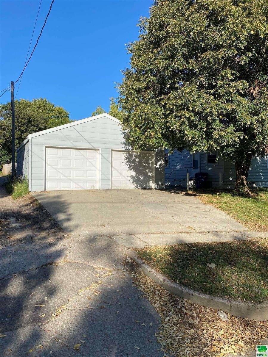 2002 W 6th St, Sioux City, IA 51103