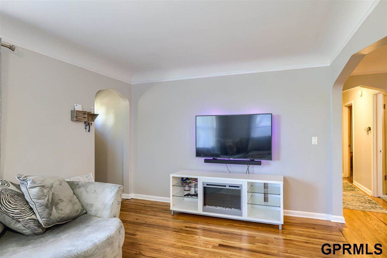 2406 S 49 Street, Omaha, NE 68106