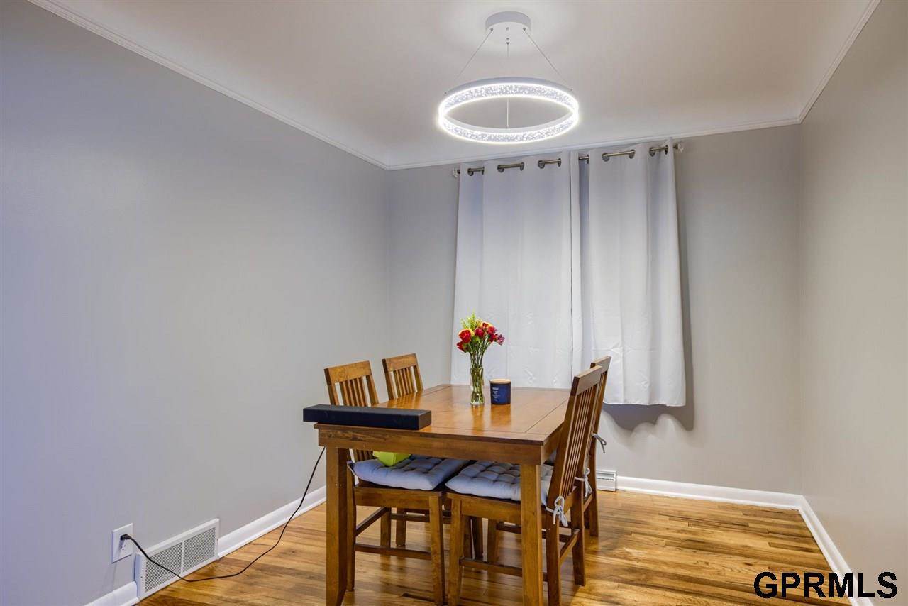 2406 S 49 Street, Omaha, NE 68106