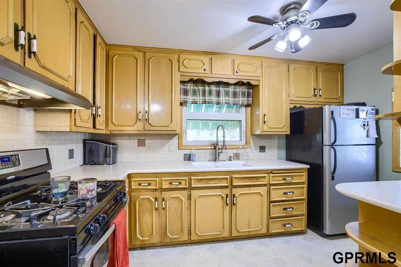 2406 S 49 Street, Omaha, NE 68106