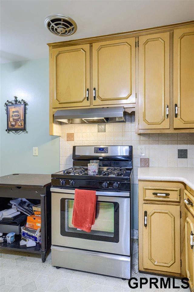 2406 S 49 Street, Omaha, NE 68106