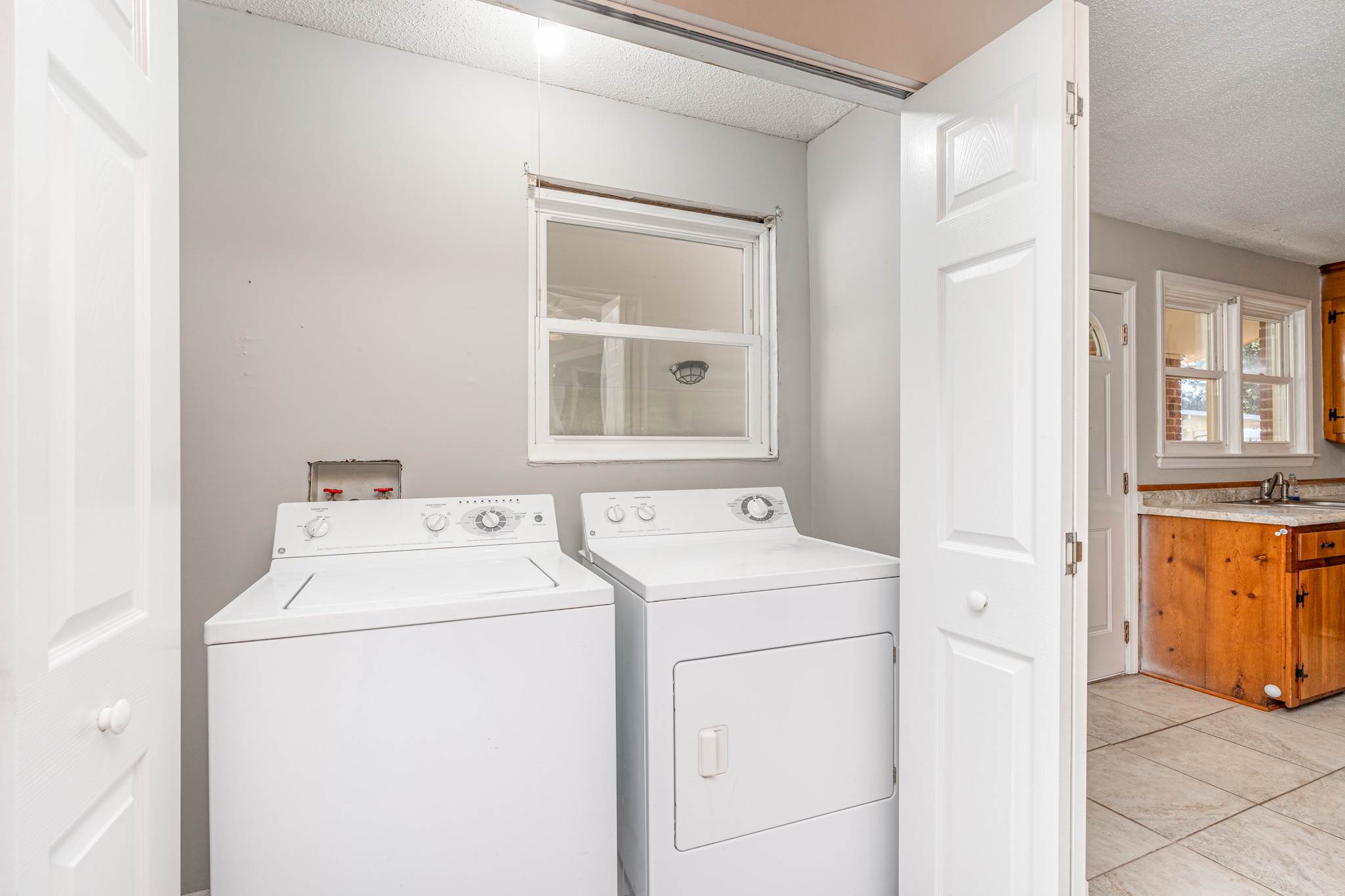 2815 Kirkwood Dr, West Columbia, SC 29170