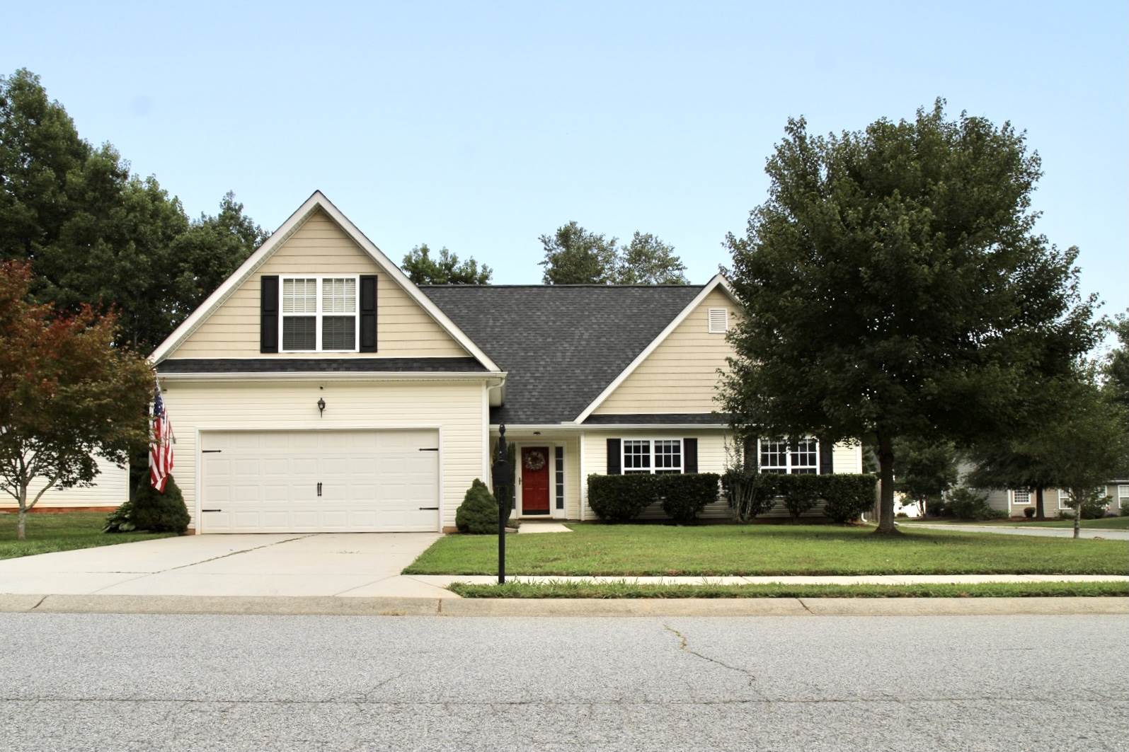 617 Hawthorn Ridge Drive, Whitesett, NC 27377