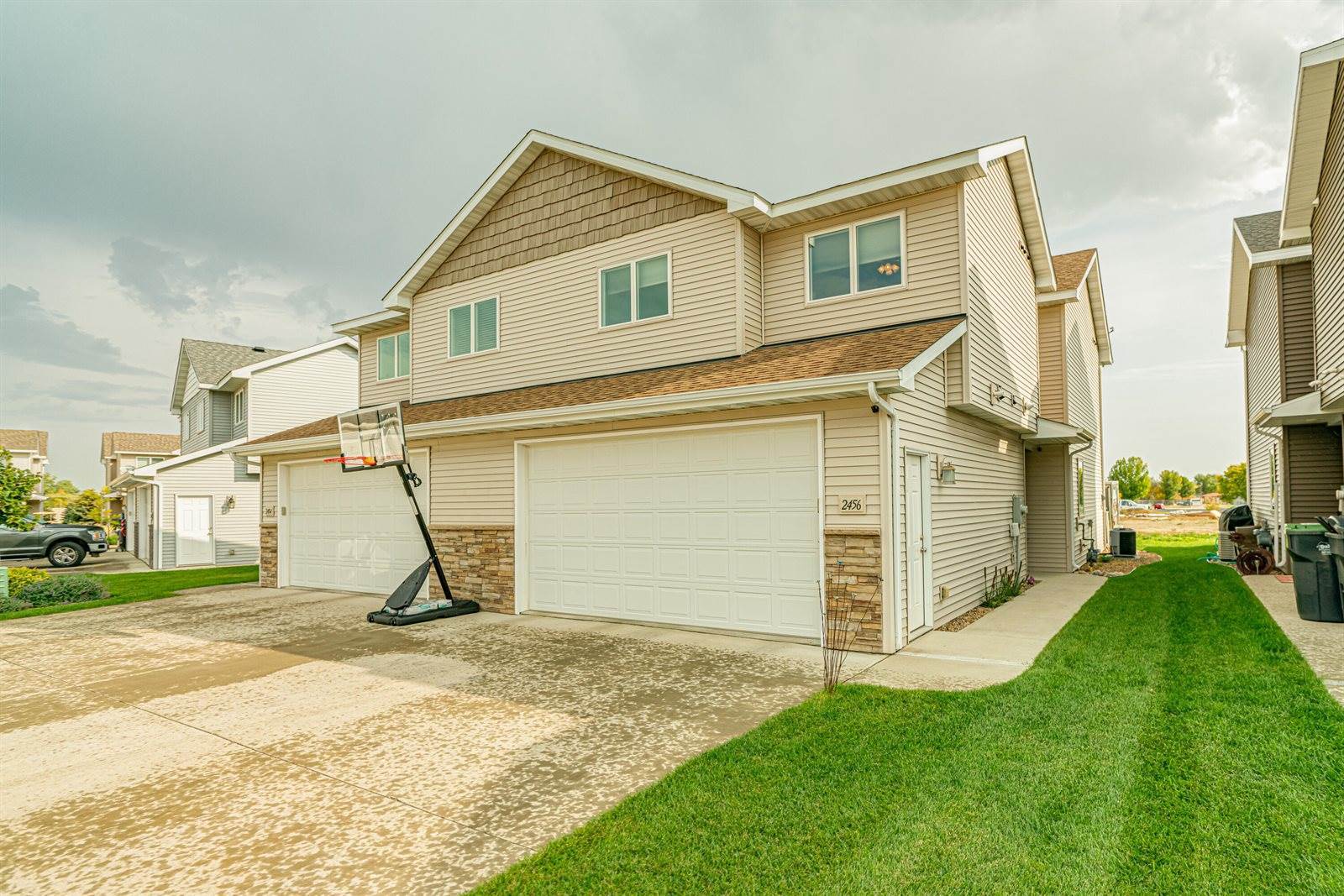 2456 Water Park Loop SE, Mandan, ND 58554