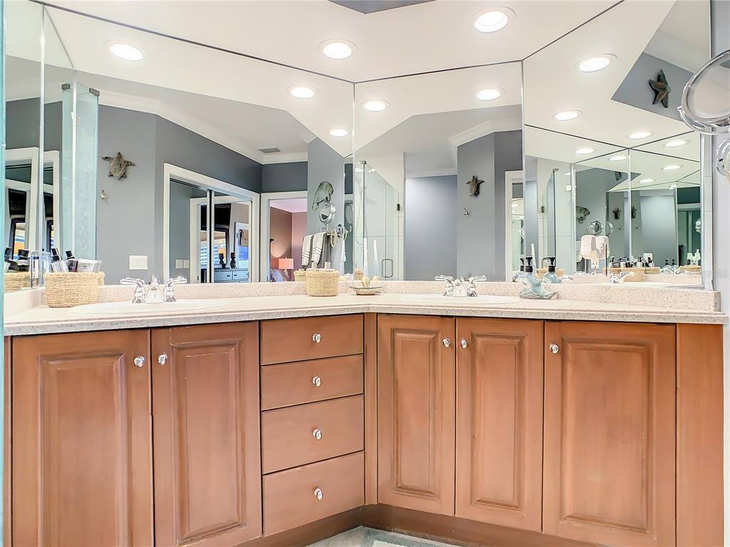 11535 Shipwatch Way, Largo, FL 33774