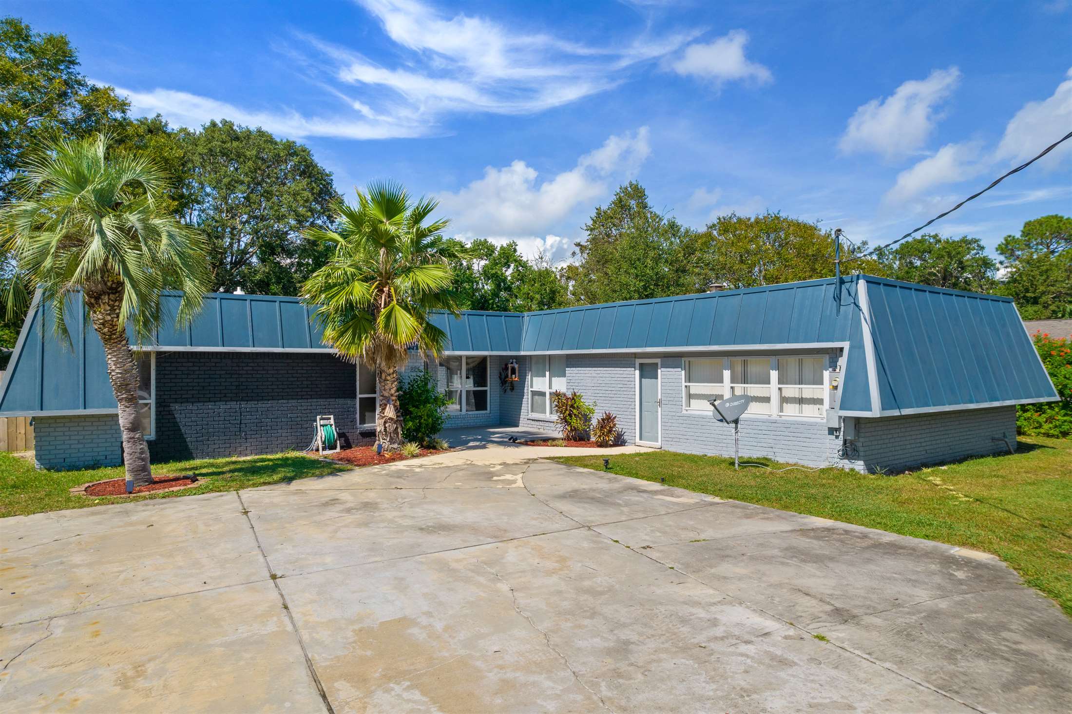 225 Florida Ave, Gulf Breeze, FL 32561