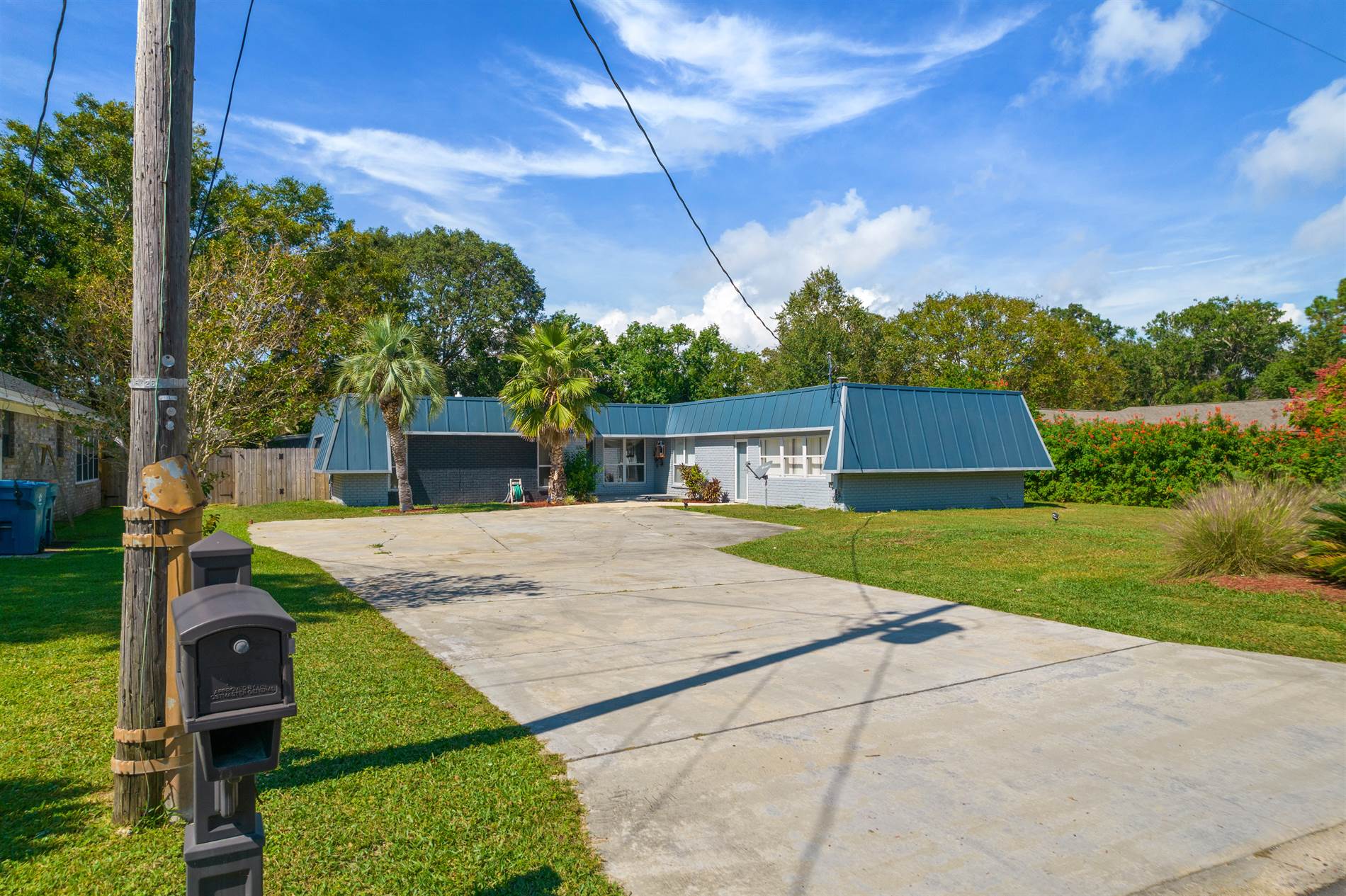 225 Florida Ave, Gulf Breeze, FL 32561