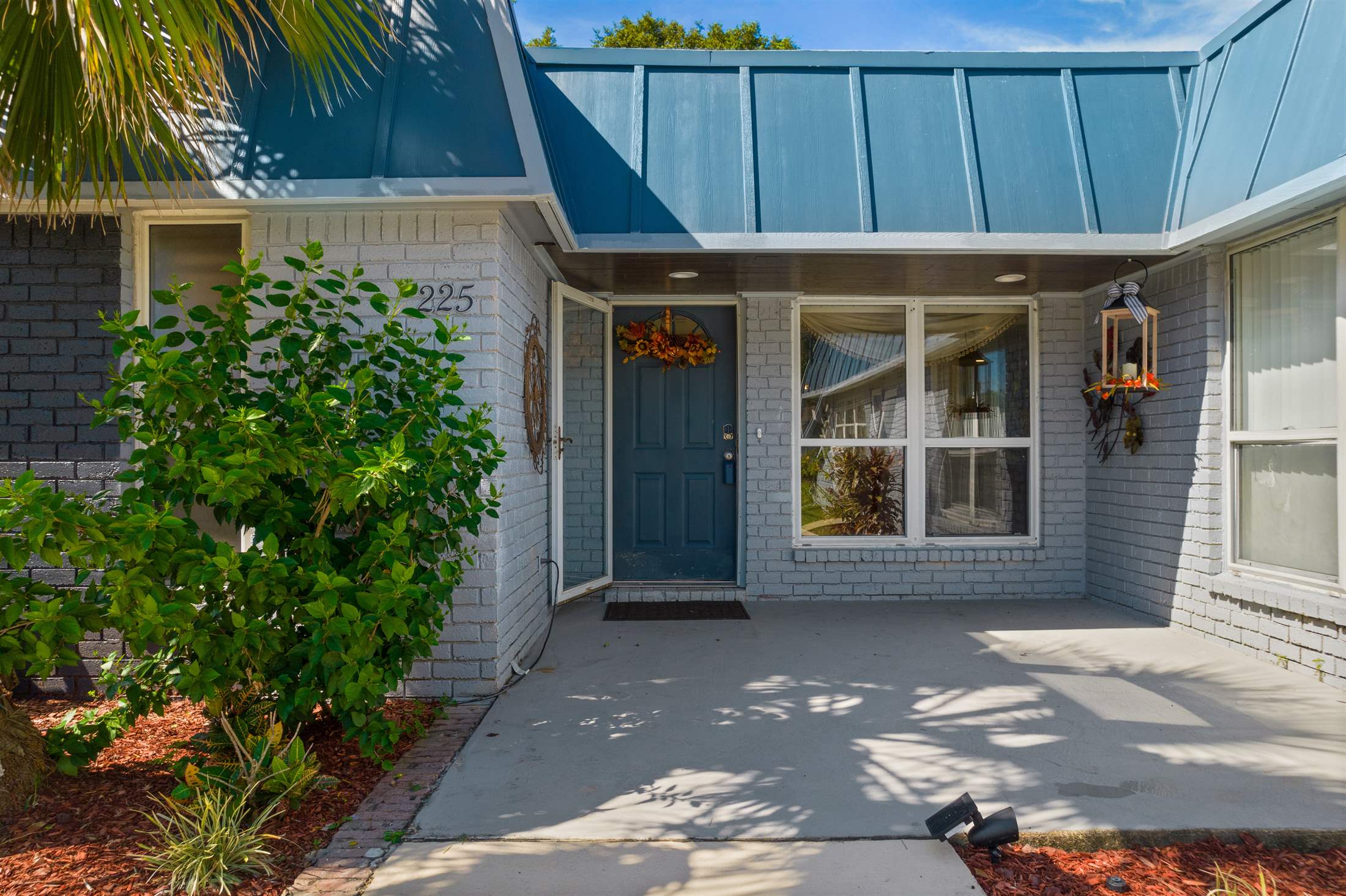 225 Florida Ave, Gulf Breeze, FL 32561