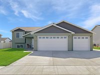 912 34th Ave. NE, Minot, ND 58703