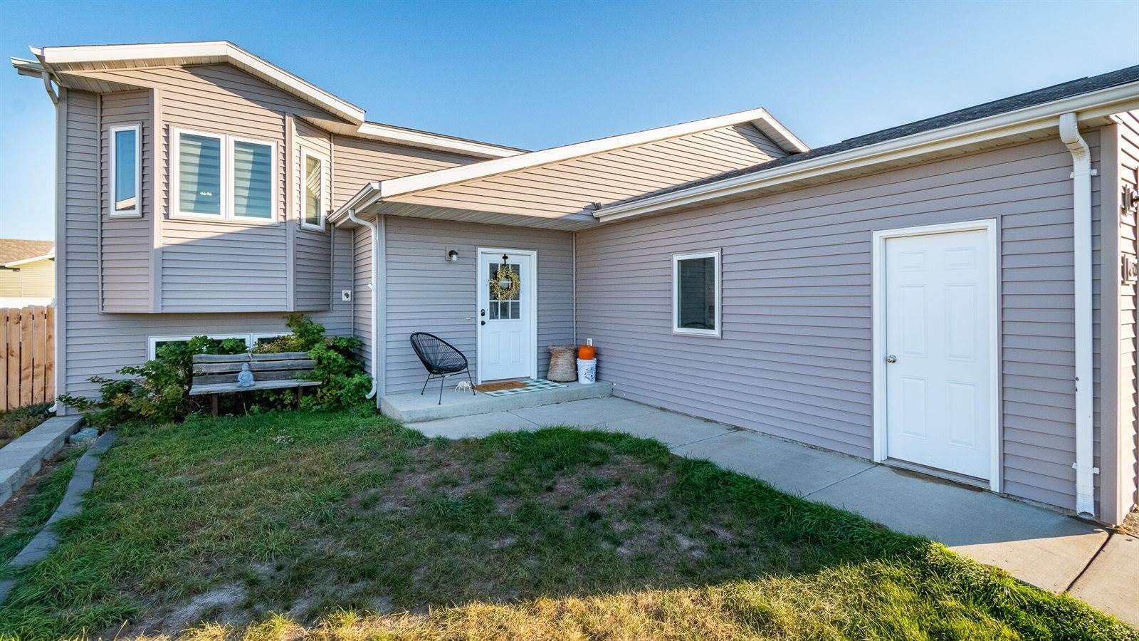 6500 Edgerly Lane, Lincoln, ND 58504