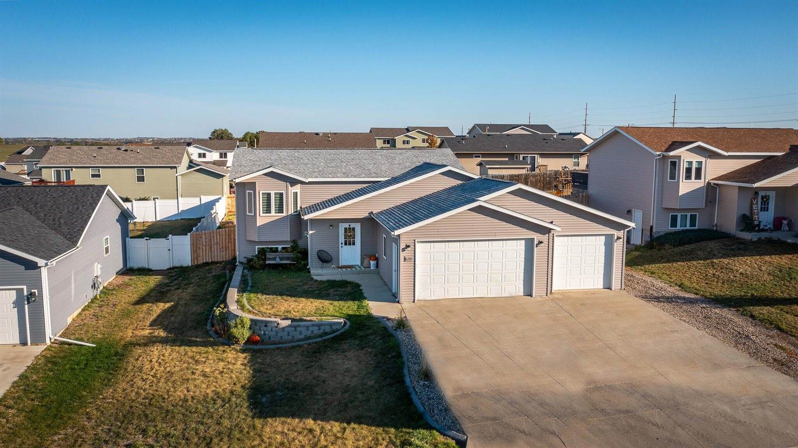 6500 Edgerly Lane, Lincoln, ND 58504