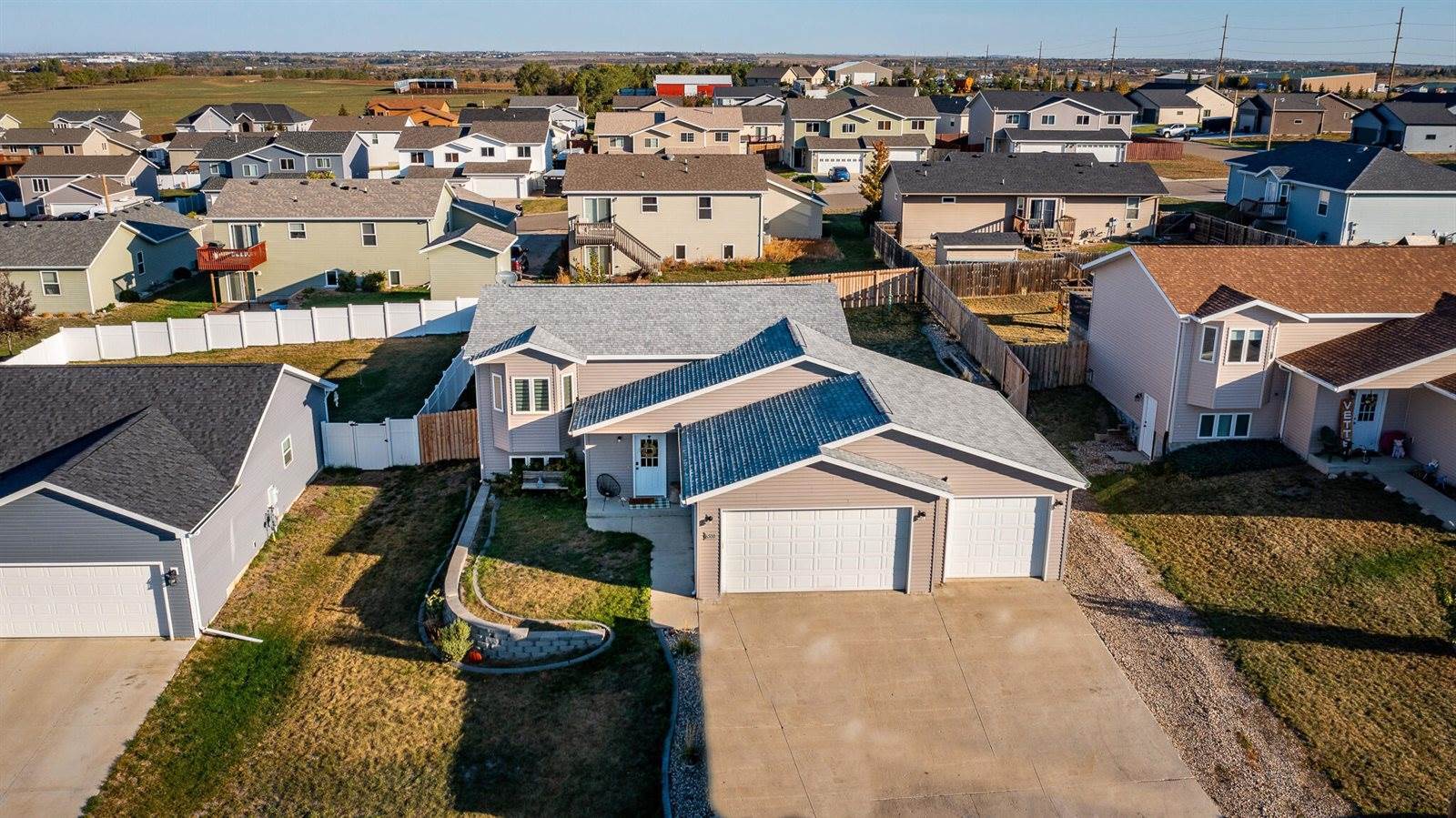 6500 Edgerly Lane, Lincoln, ND 58504