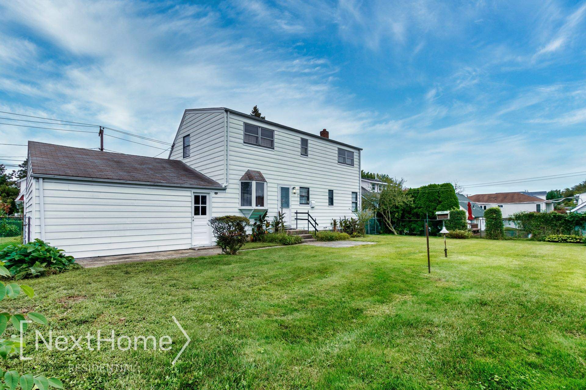 8 Lee Avenue, Albertson, NY 11507