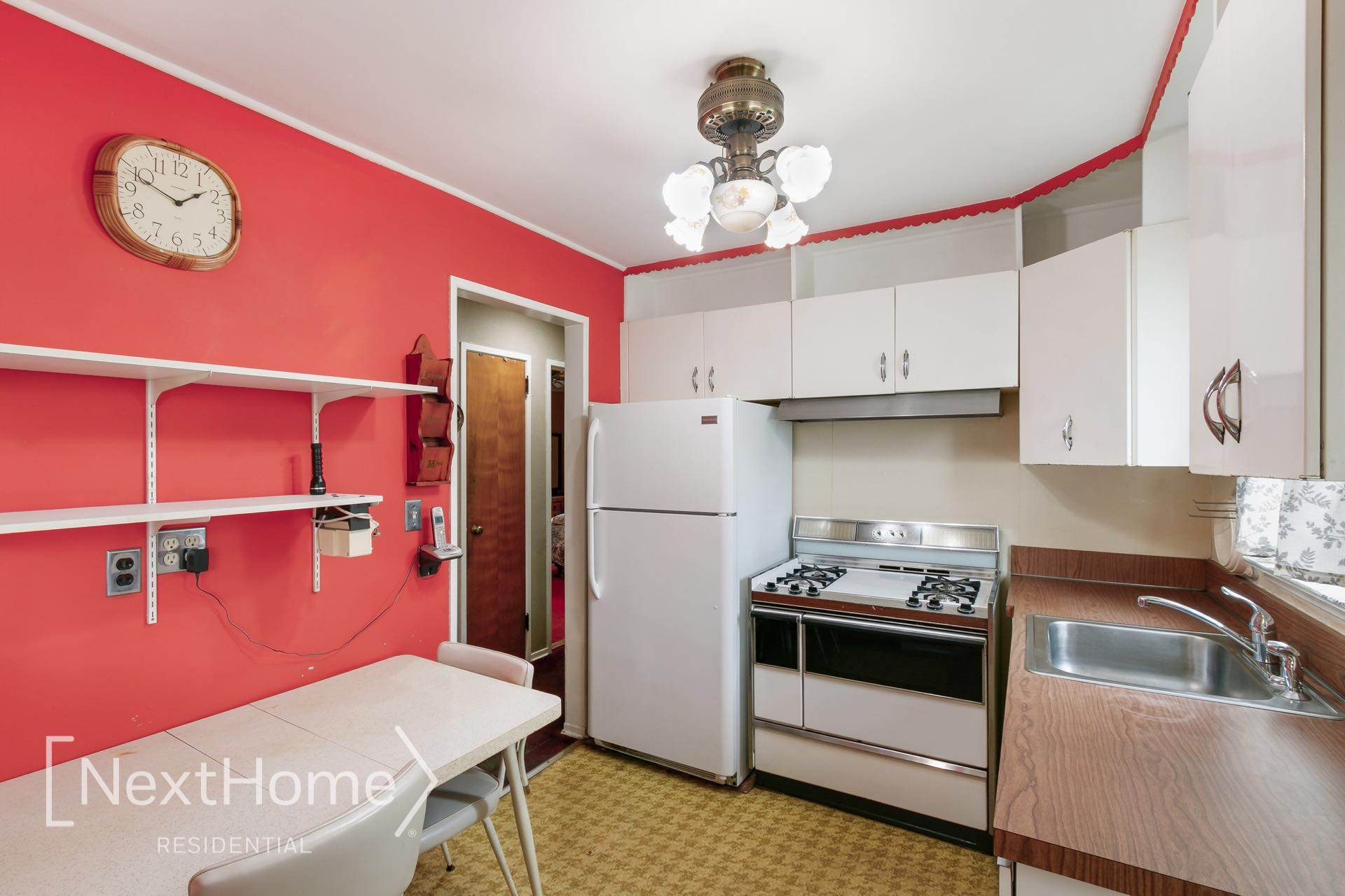 8 Lee Avenue, Albertson, NY 11507