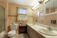 8 Lee Avenue, Albertson, NY 11507