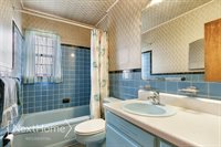 8 Lee Avenue, Albertson, NY 11507