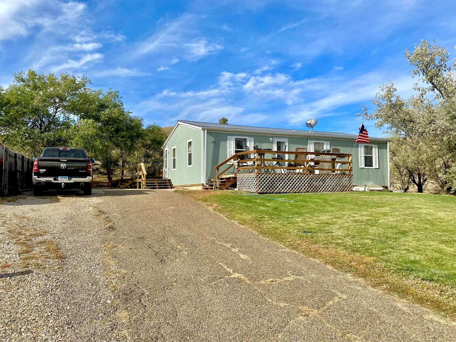 410 3rd Ave, Trenton, ND 58853