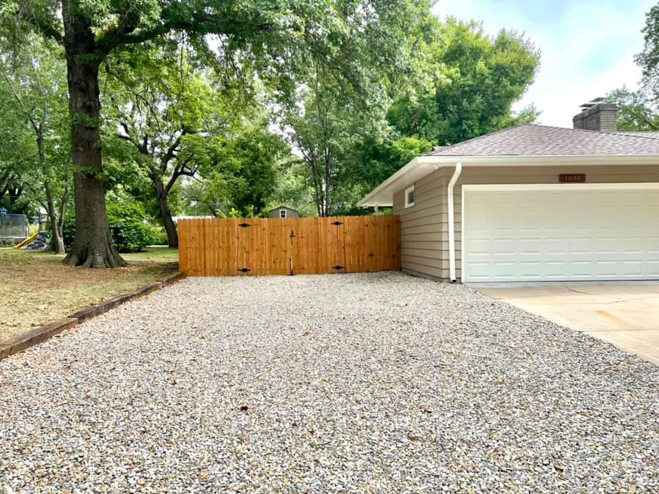 1030 SW Meadow LN, Topeka, KS 66604