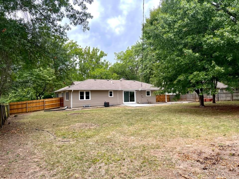 1030 SW Meadow LN, Topeka, KS 66604