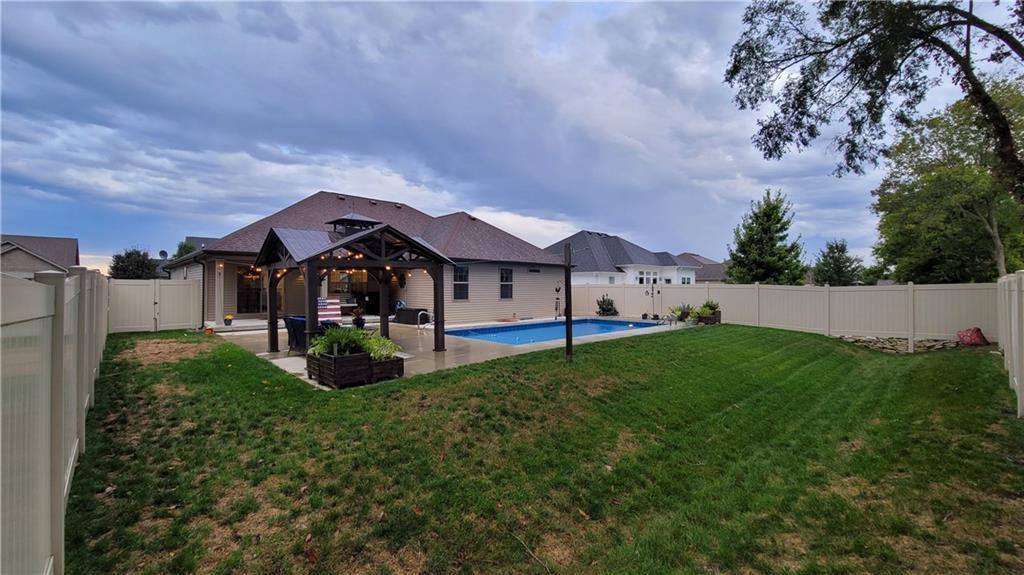 4364 Westminster Place, Columbus, IN 47201