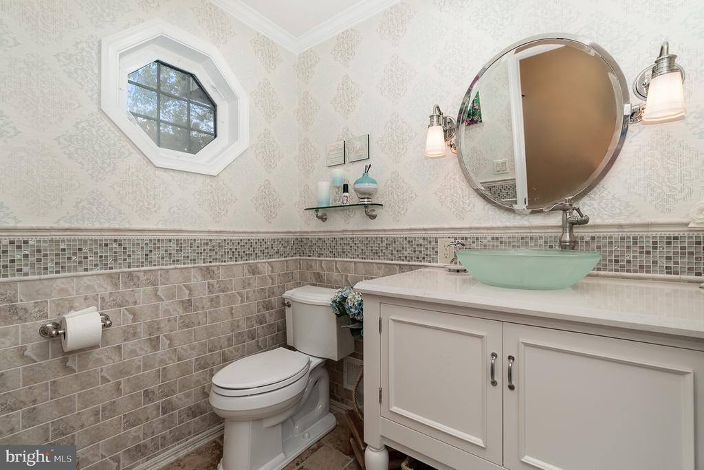 306 West Elmwood Avenue, Mechanicsburg, PA 17055