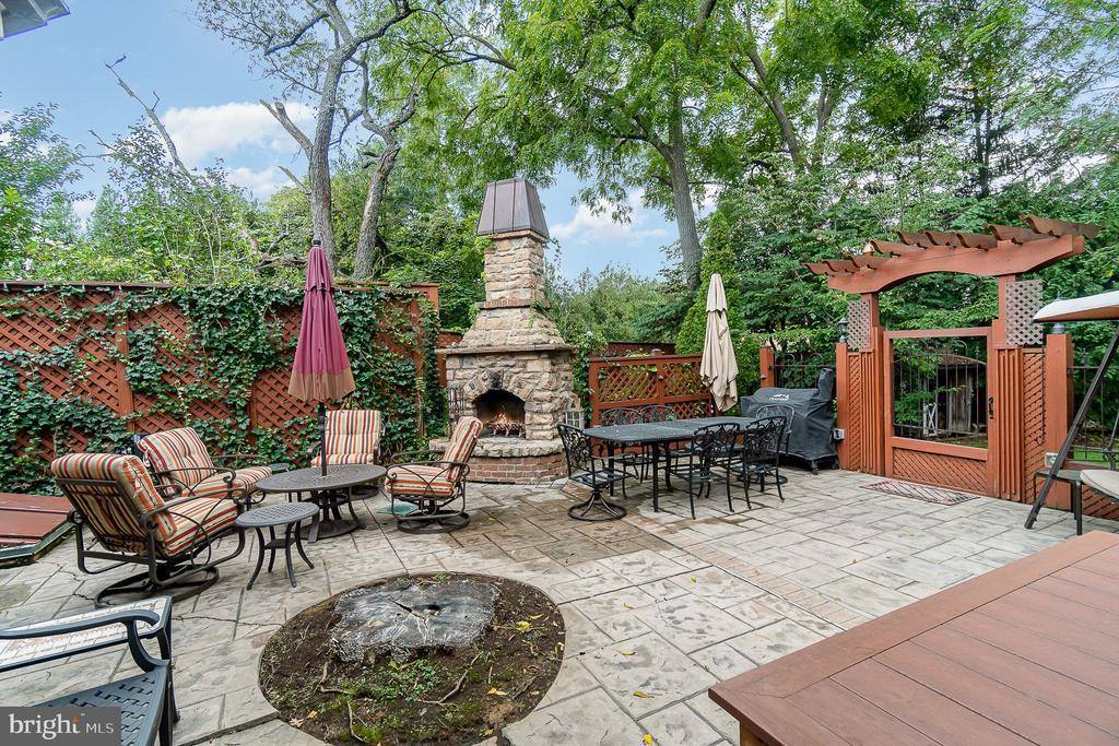 306 West Elmwood Avenue, Mechanicsburg, PA 17055