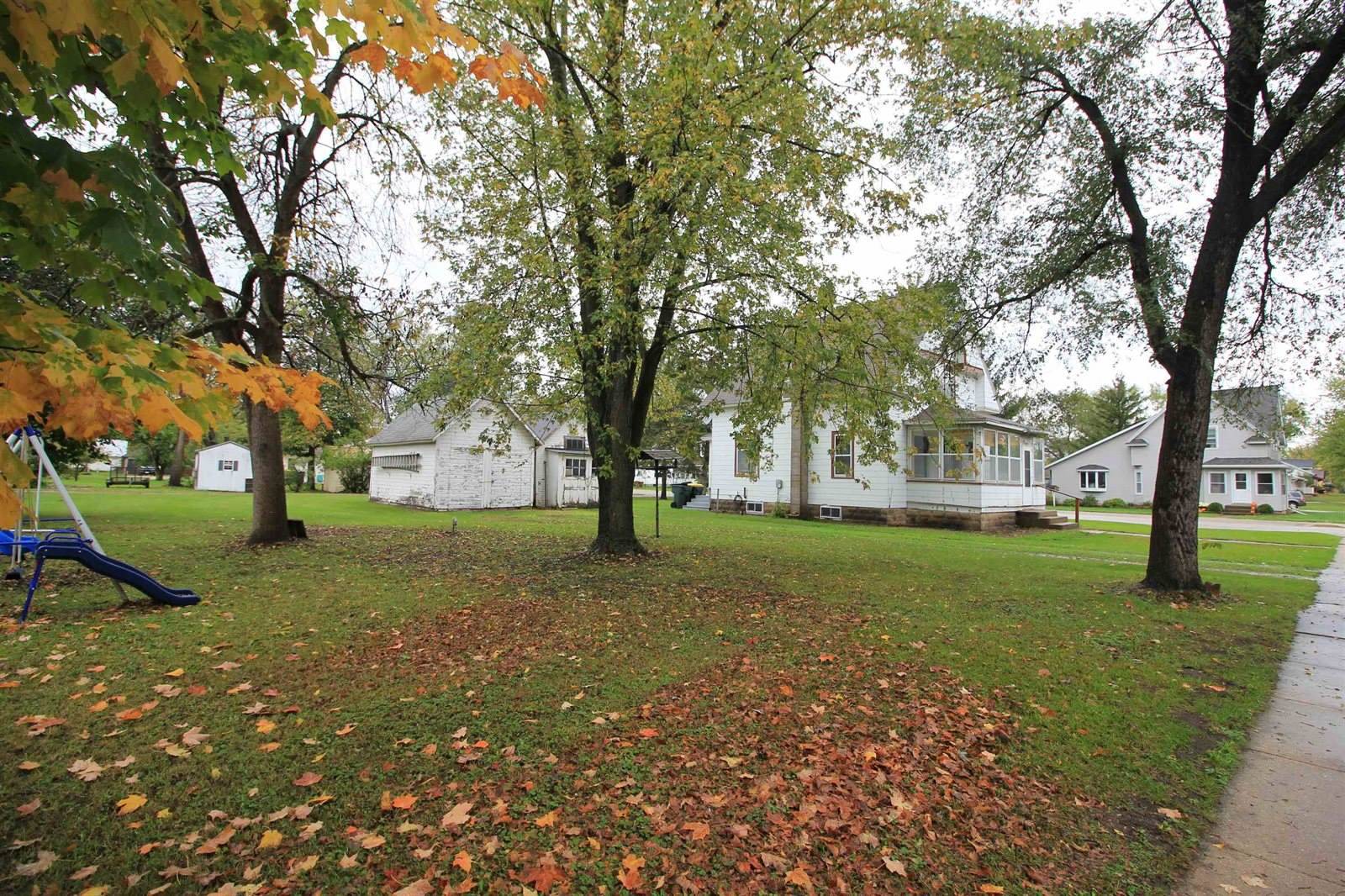 205 Clinton St, Blue River, WI 53518