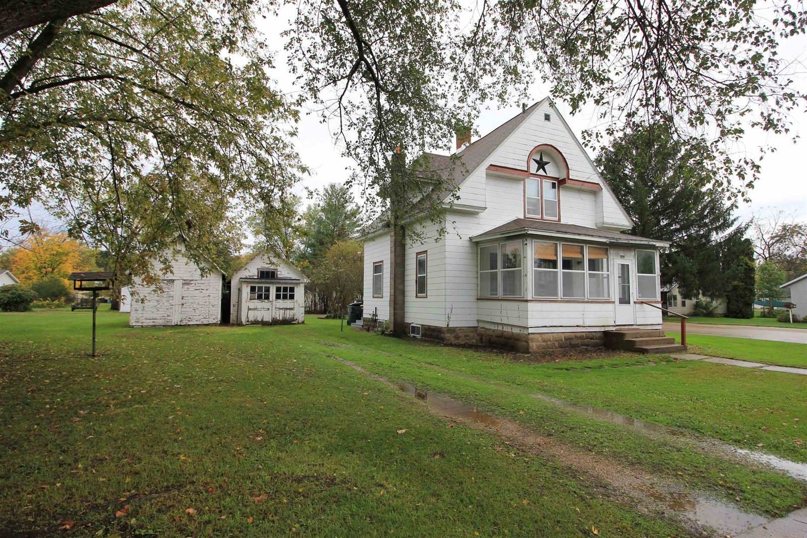 205 Clinton St, Blue River, WI 53518