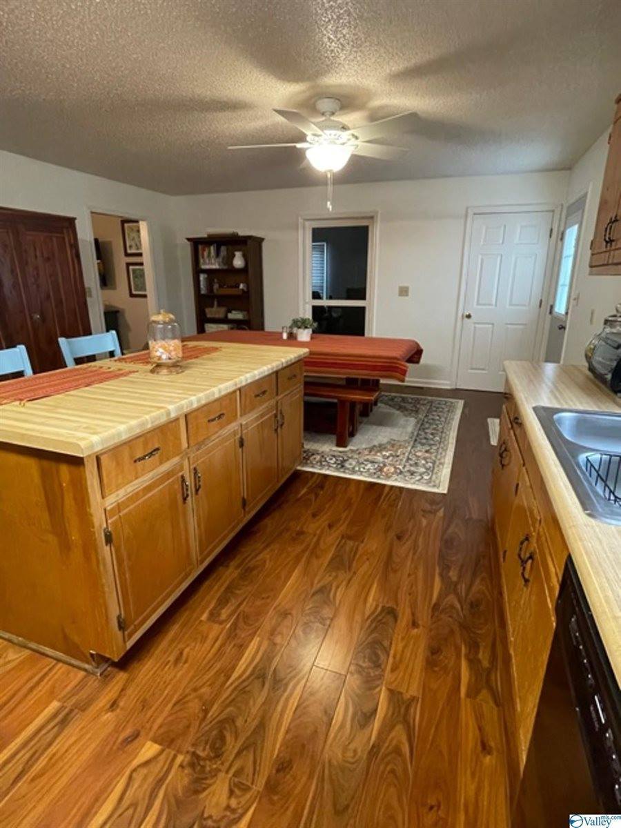 21095 Johnson Road, Athens, AL 35613