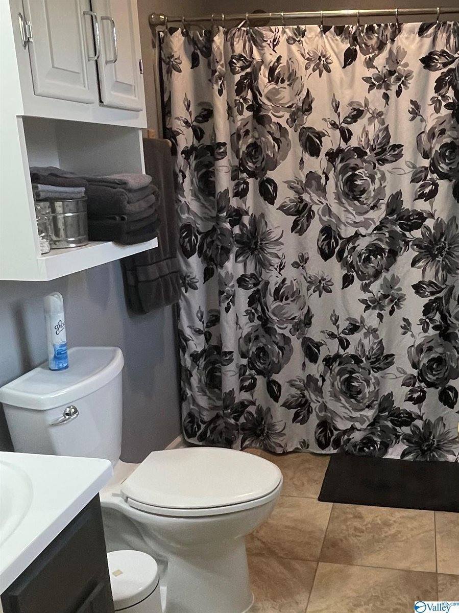 21095 Johnson Road, Athens, AL 35613