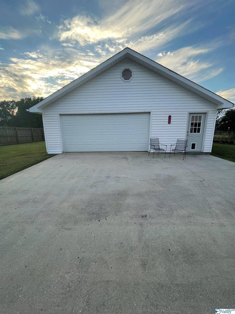 21095 Johnson Road, Athens, AL 35613