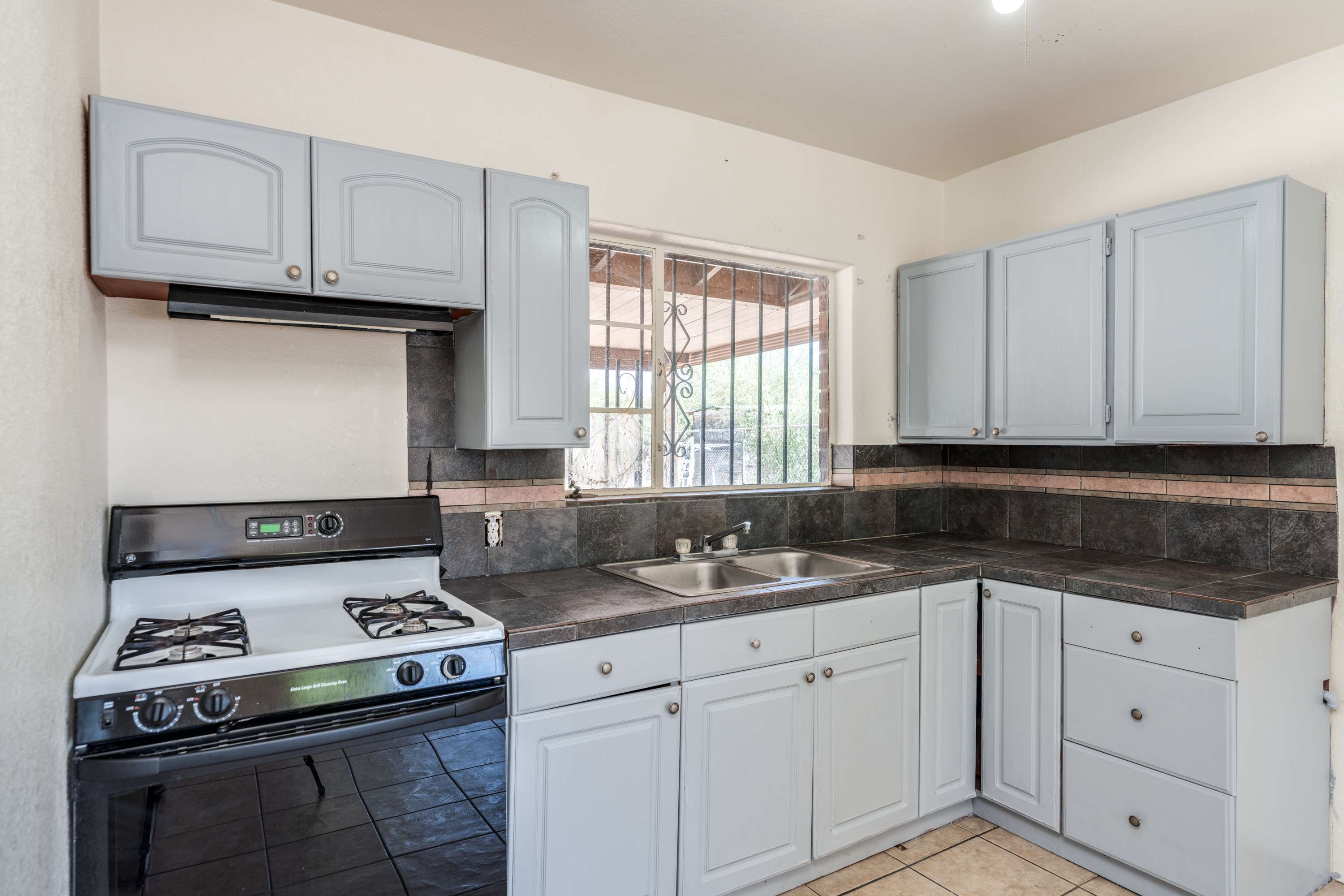 2715 E 23Rd Street, Tucson, AZ 85713