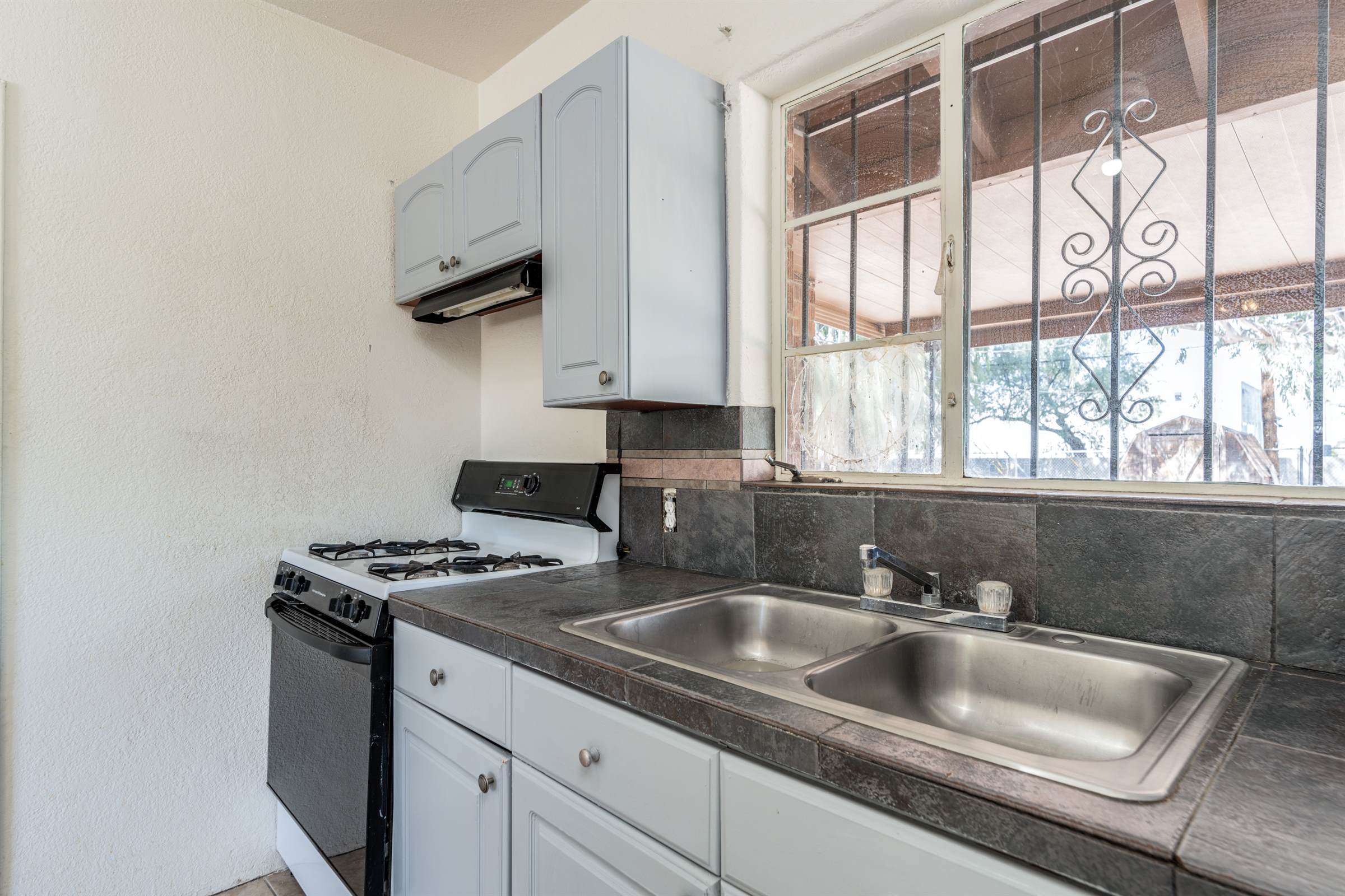 2715 E 23Rd Street, Tucson, AZ 85713