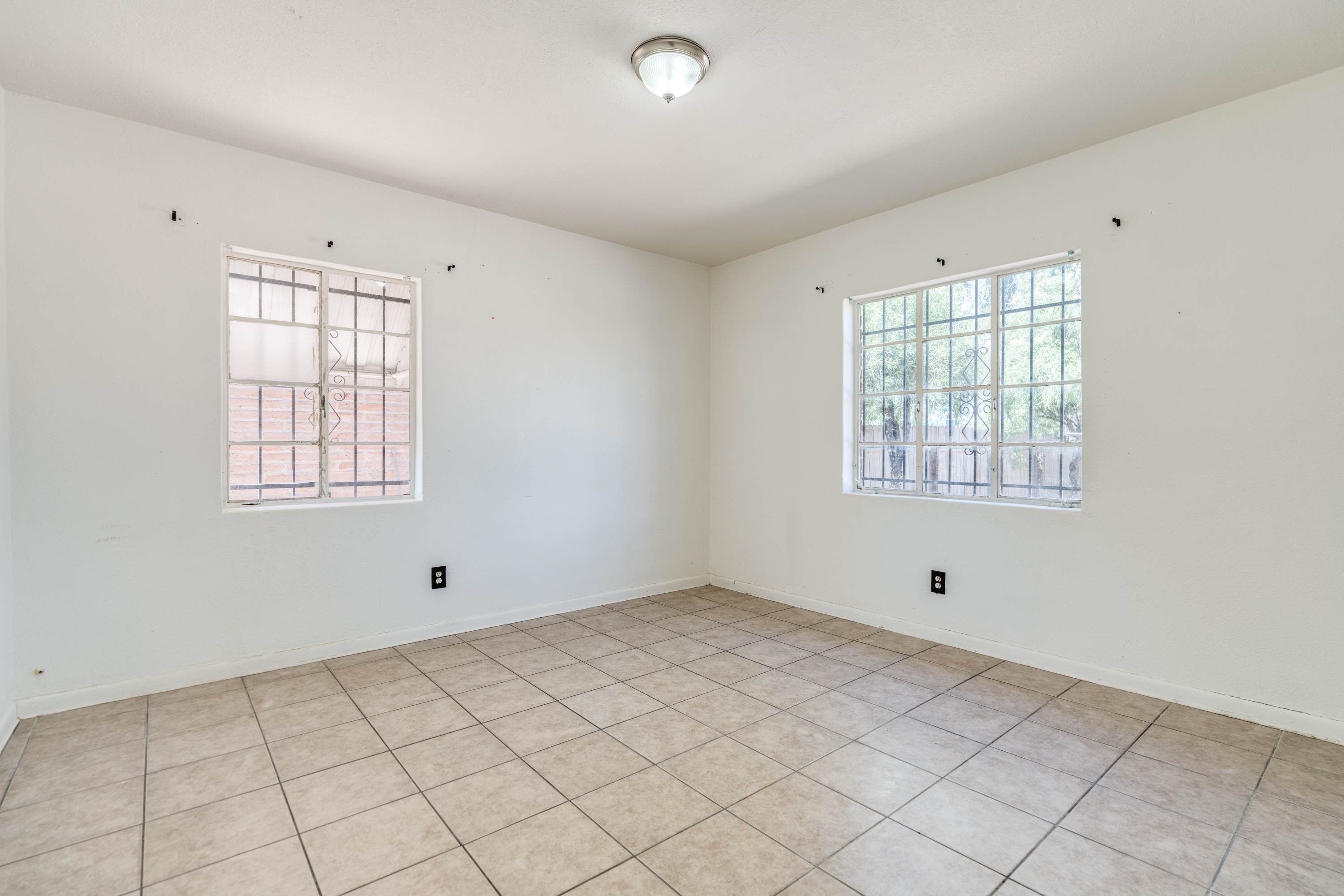 2715 E 23Rd Street, Tucson, AZ 85713