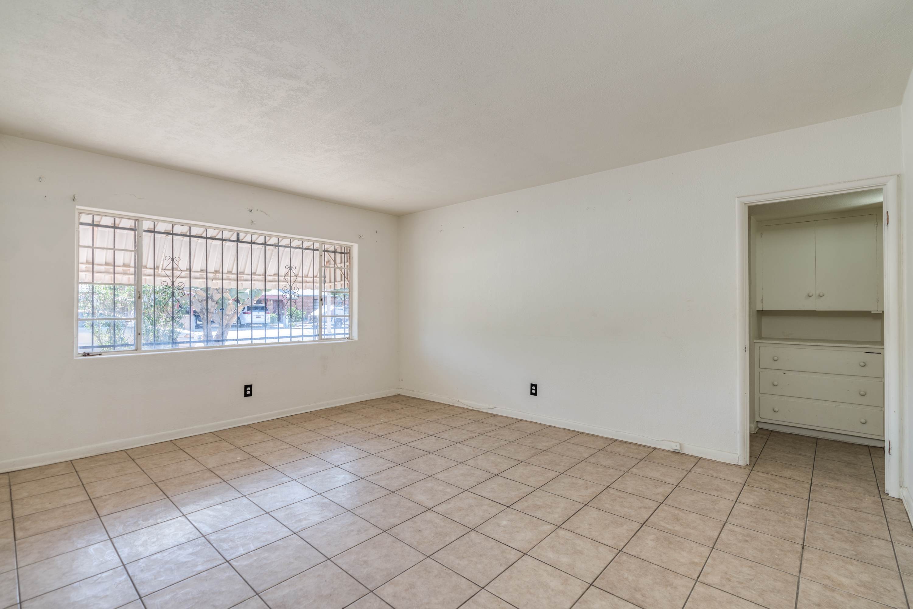 2715 E 23Rd Street, Tucson, AZ 85713