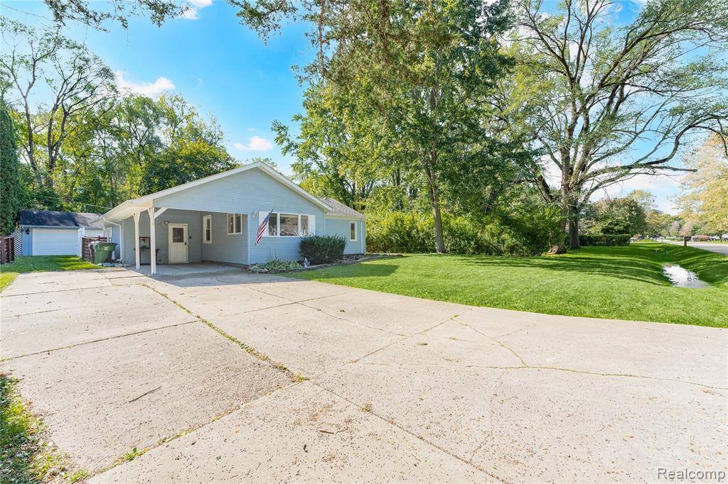 7730 Metz Drive, Shelby Township, MI 48316