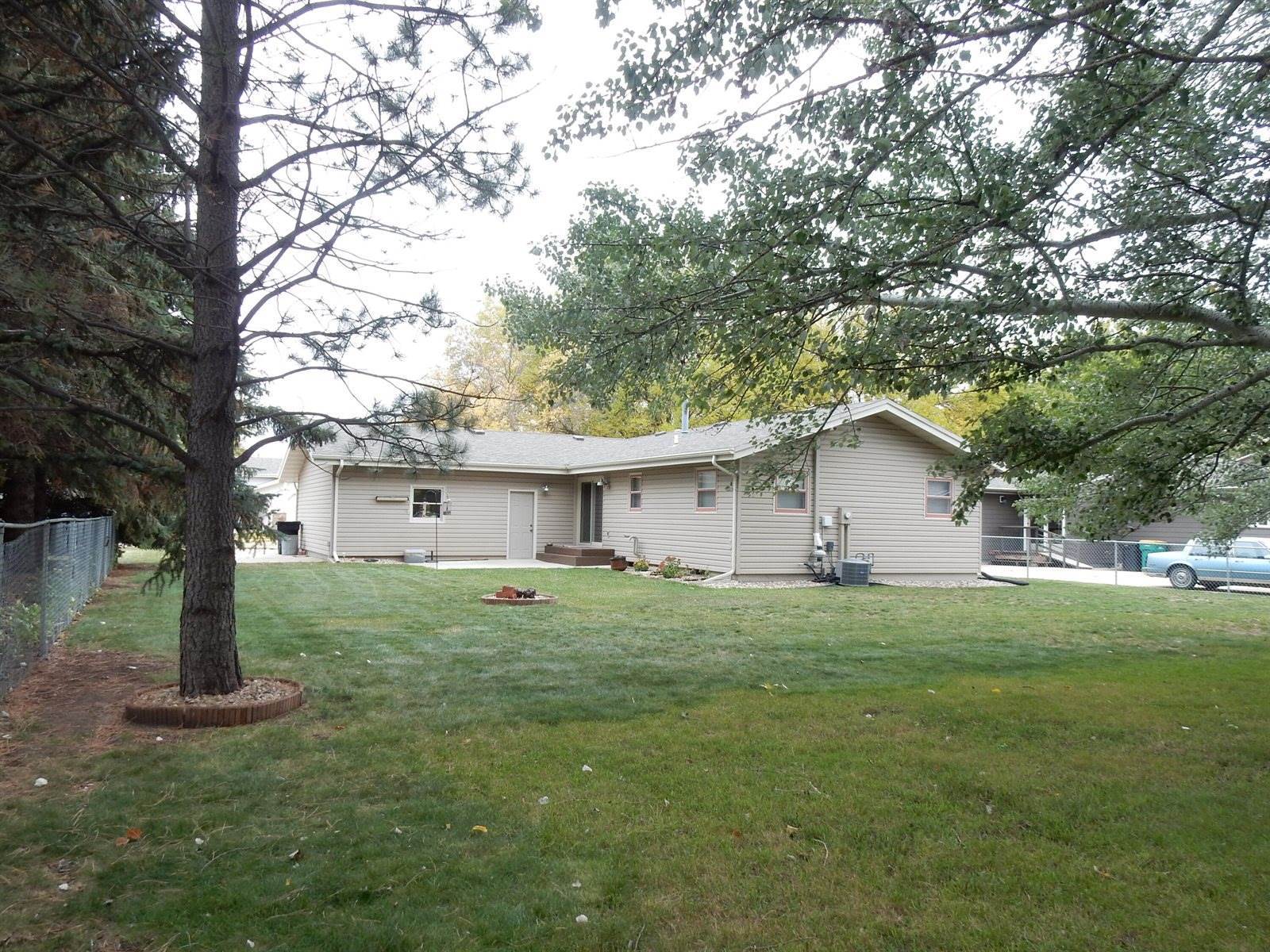 1513 Richmond Drive, Bismarck, ND 58504