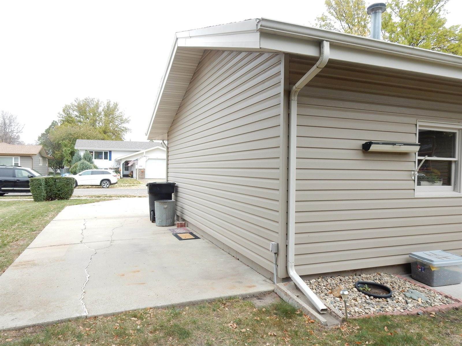 1513 Richmond Drive, Bismarck, ND 58504