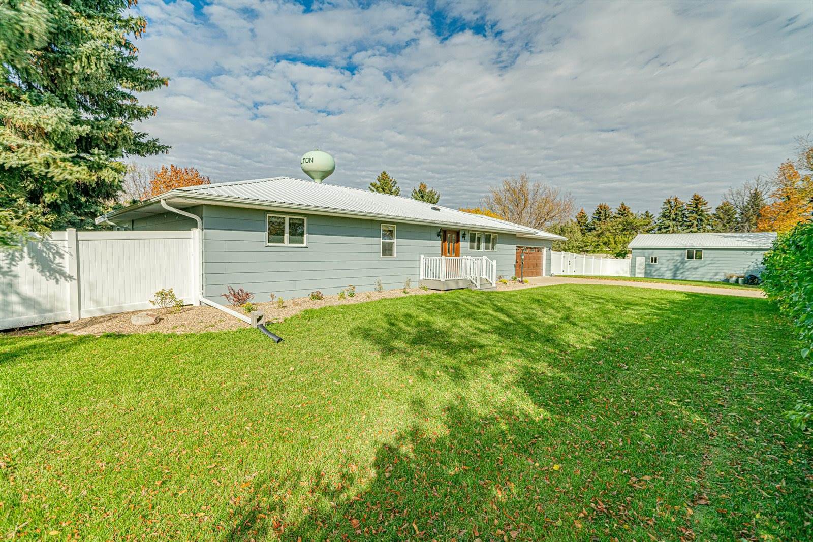 36 Whitman Avenue, Wilton, ND 58579