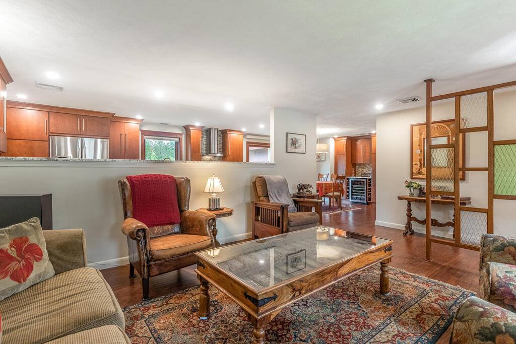 40 Allen LN, Ipswich, MA 01938