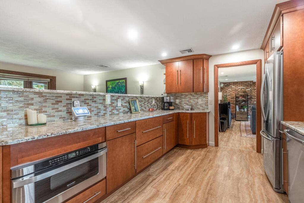 40 Allen LN, Ipswich, MA 01938