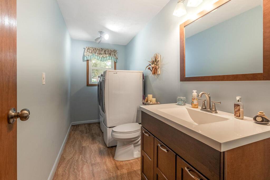 40 Allen LN, Ipswich, MA 01938