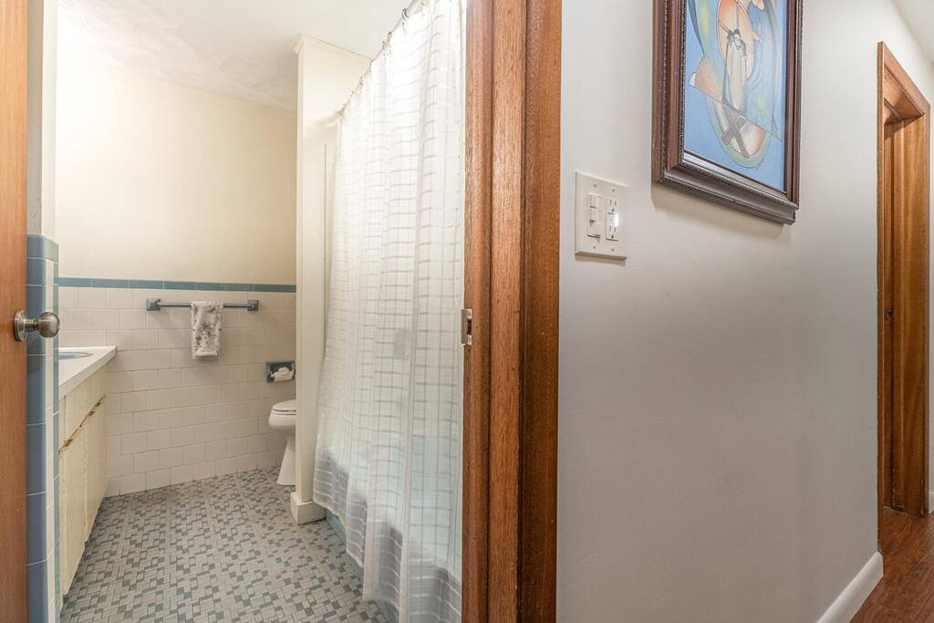 40 Allen LN, Ipswich, MA 01938