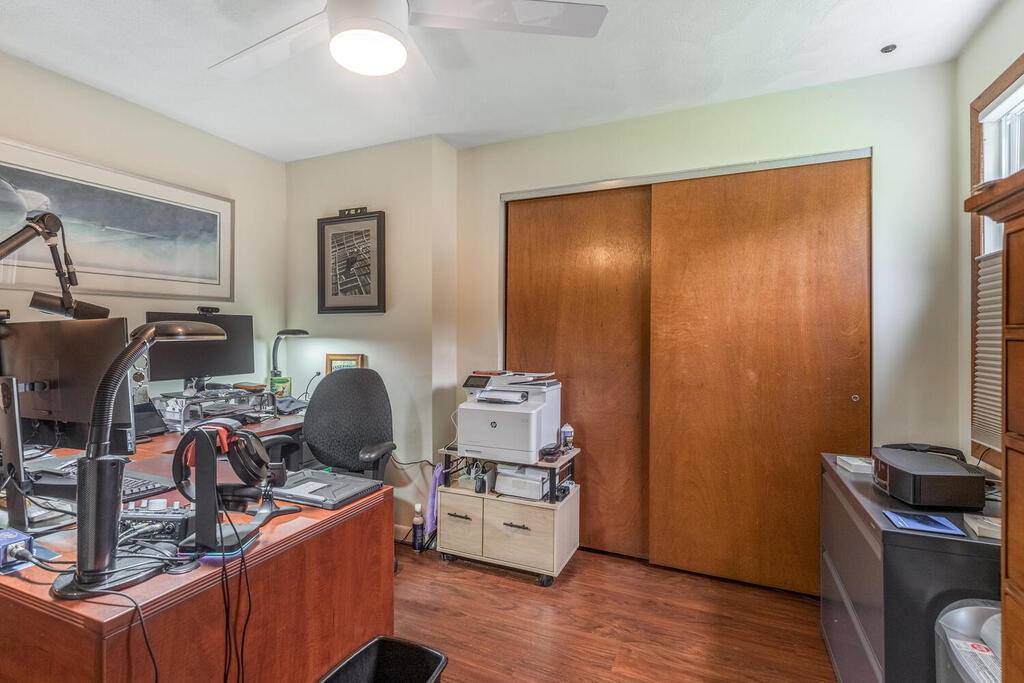 40 Allen LN, Ipswich, MA 01938