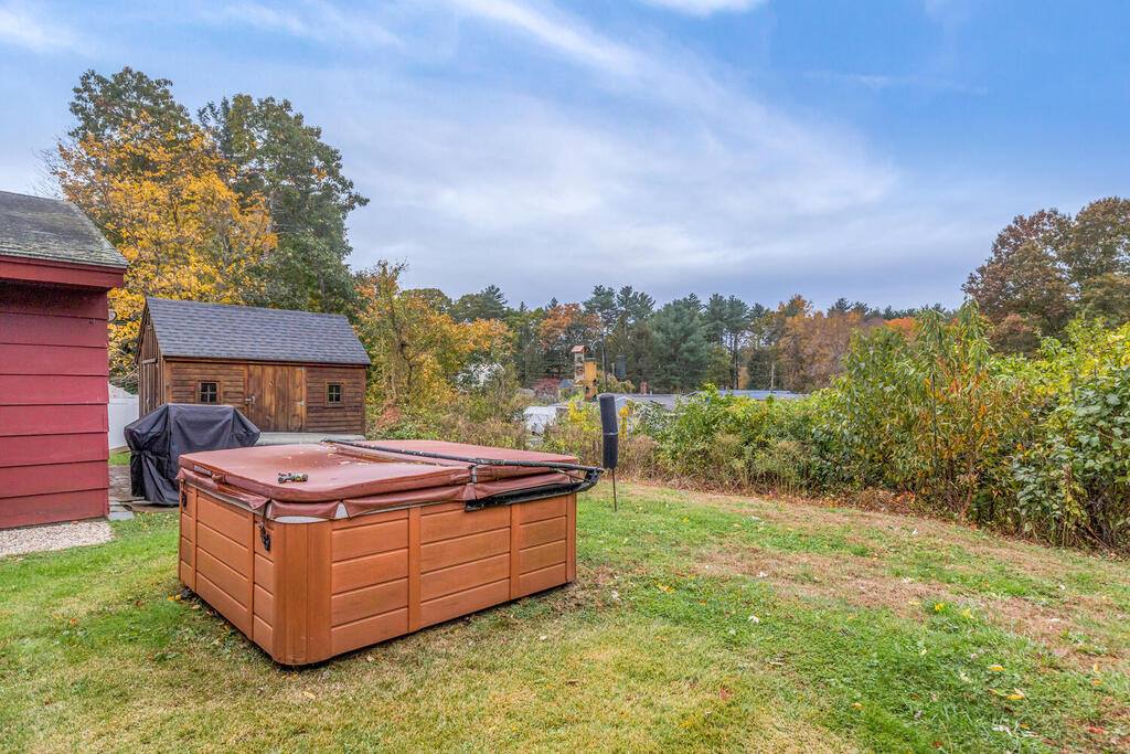 40 Allen LN, Ipswich, MA 01938