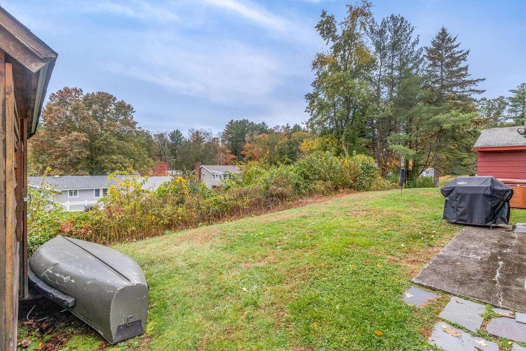 40 Allen LN, Ipswich, MA 01938