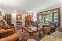 40 Allen LN, Ipswich, MA 01938