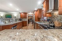 40 Allen LN, Ipswich, MA 01938