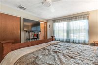 40 Allen LN, Ipswich, MA 01938